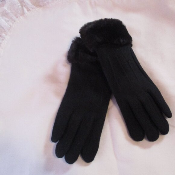 Black Cashmere Warm Gloves with Faux Fur and Equipped Touch Screen Friend… - Picture 8 of 11